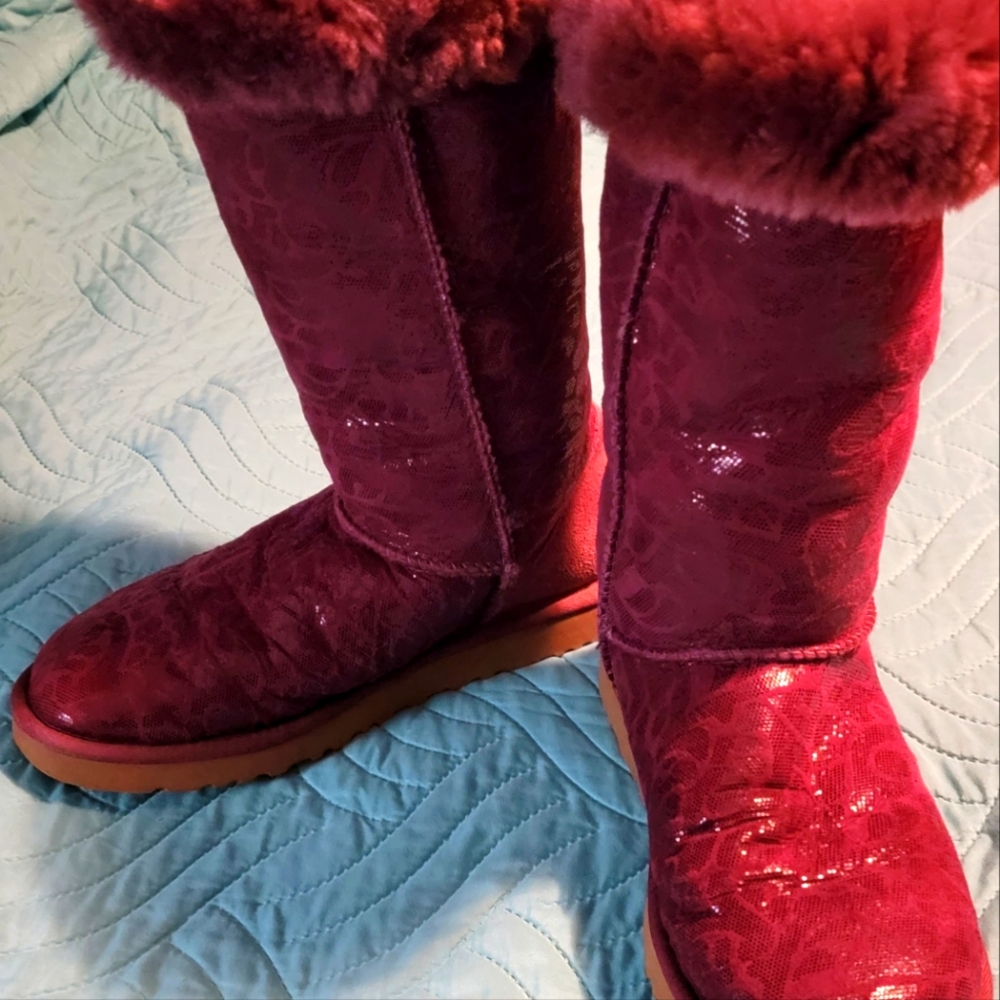 UGG Woman’s Classic Tall Flora Boot Size 9 Purple Sparkle Floral 1987 Shearling
